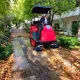 Аккумуляторная подметальная машина для больших площадей с гидравлической разгрузкой бункера и системой пылеподавления Dass SW 150D